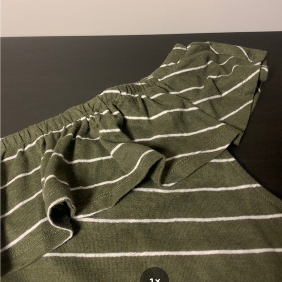 🍃Pick 3/$21- Old Navy Green One Shoulder Ruffled Tank Top- Size M - Picture 2 of 4